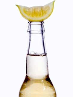 Газированные напитки содержат кислоты, чаще лимонную или ортофосфорную