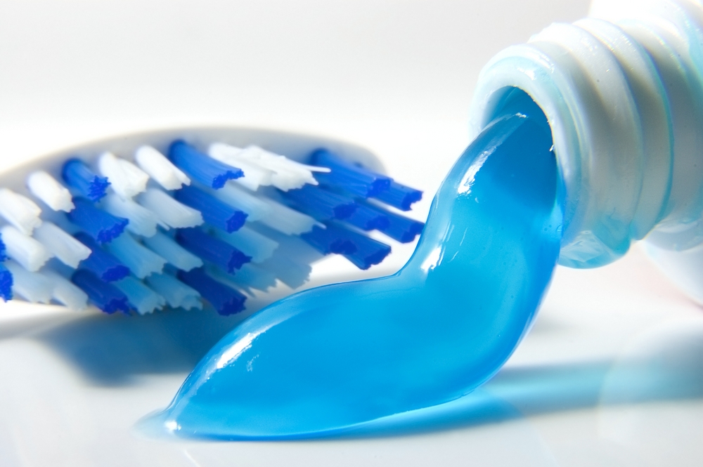 Чем опасны зубные пасты с содержанием фтора